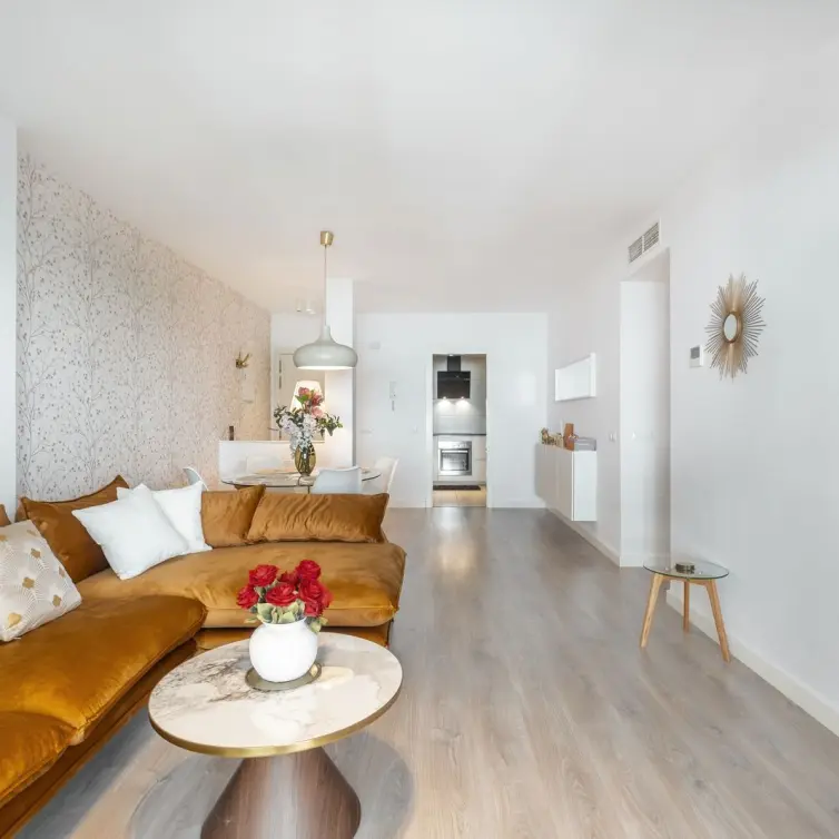 Venta de apartamento en planta media en La Campana