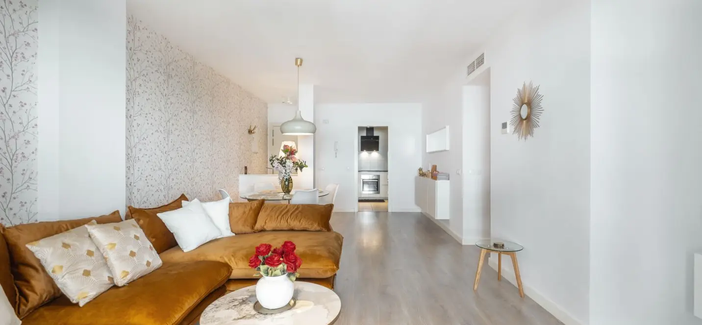 Sale of middle floor apartment in La Campana 1