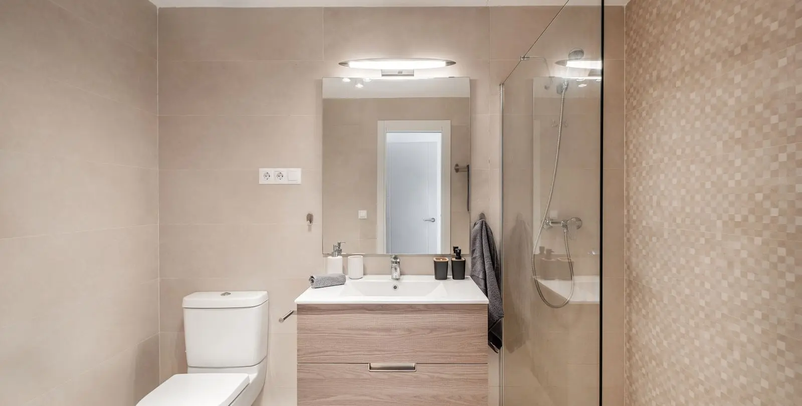 Venta de apartamento en planta media en La Campana 14