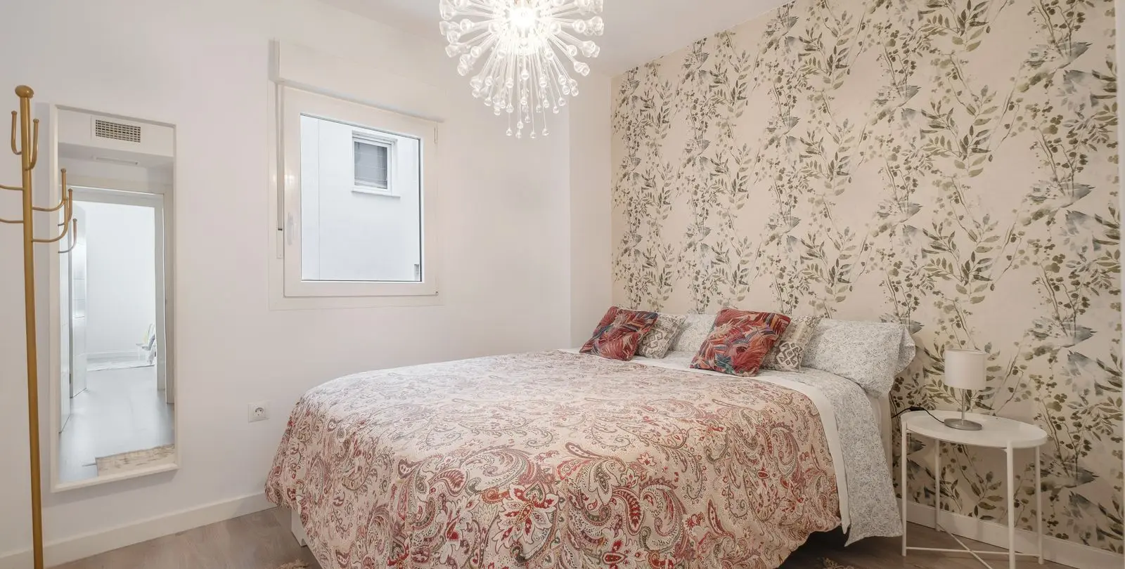 Venta de apartamento en planta media en La Campana 15