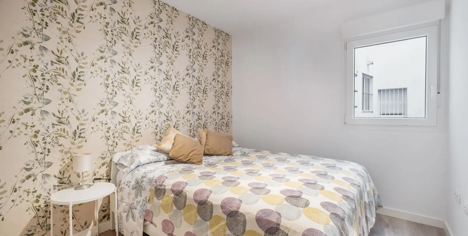 Venta de apartamento en planta media en La Campana 17