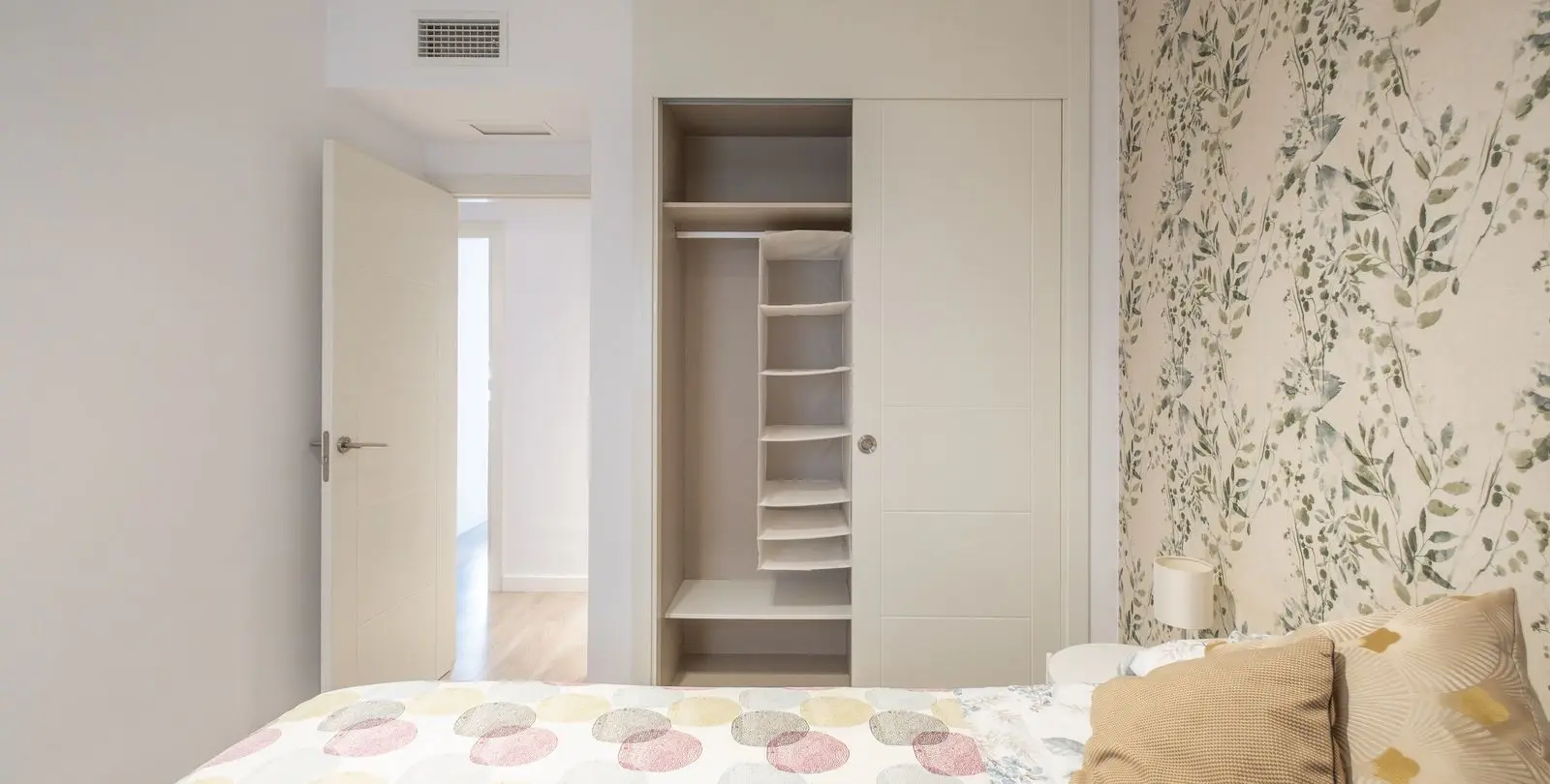Venta de apartamento en planta media en La Campana 18