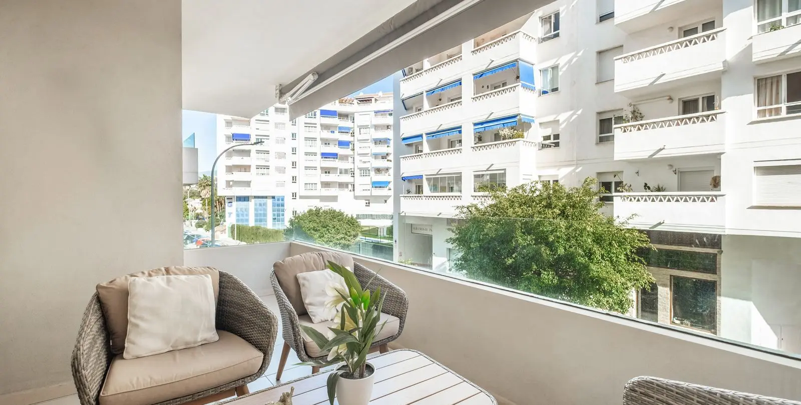 Venta de apartamento en planta media en La Campana 19