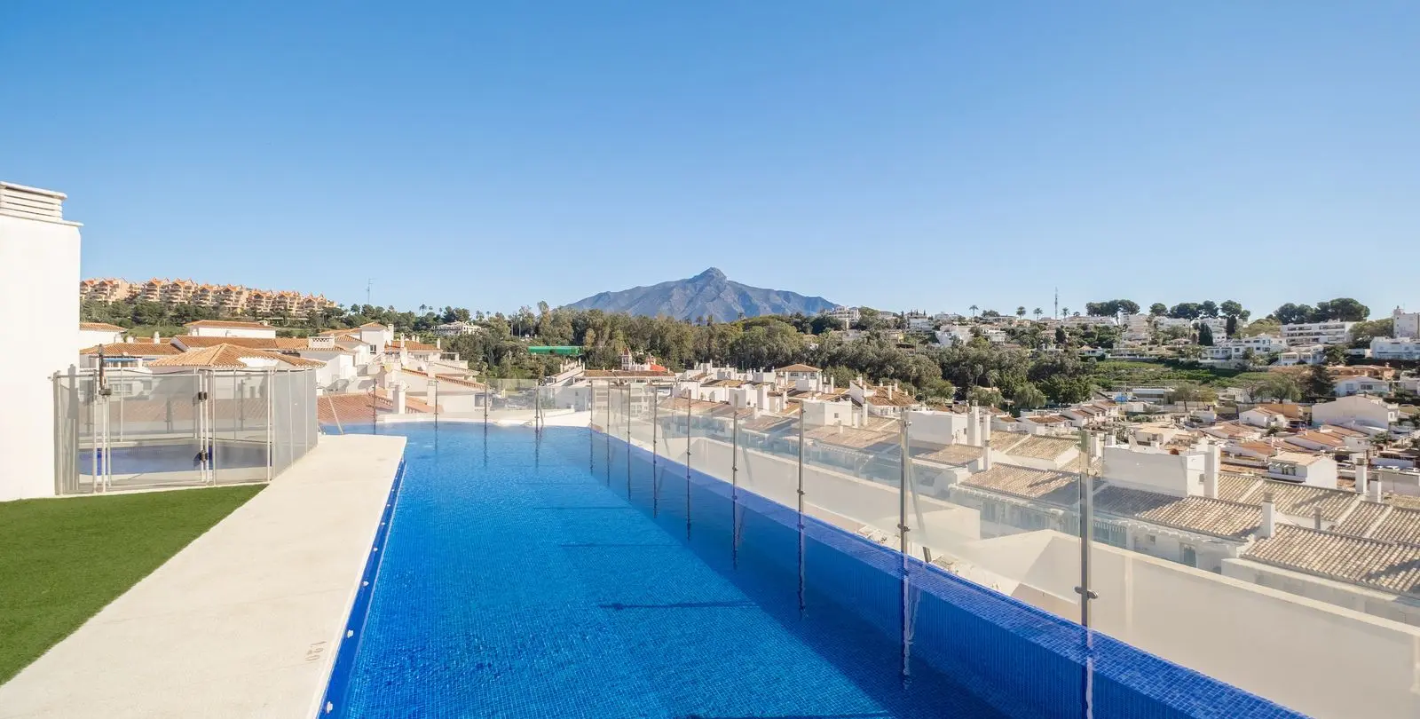 Venta de apartamento en planta media en La Campana 27