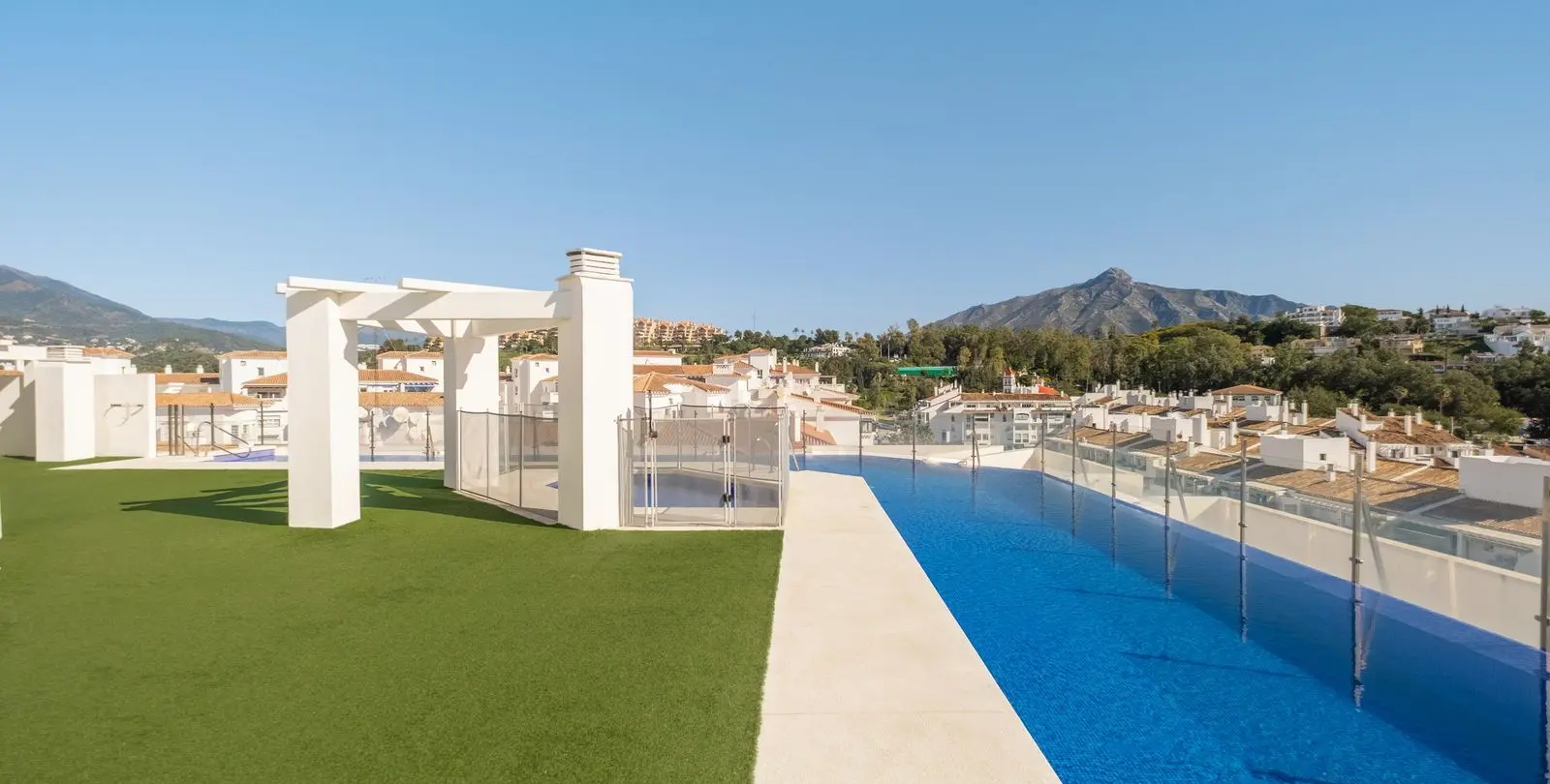 Venta de apartamento en planta media en La Campana 29