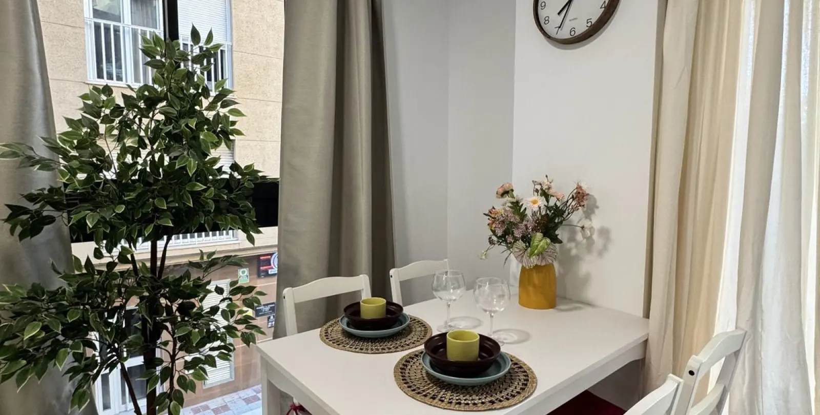Venta de apartamento en planta media en Estepona 1