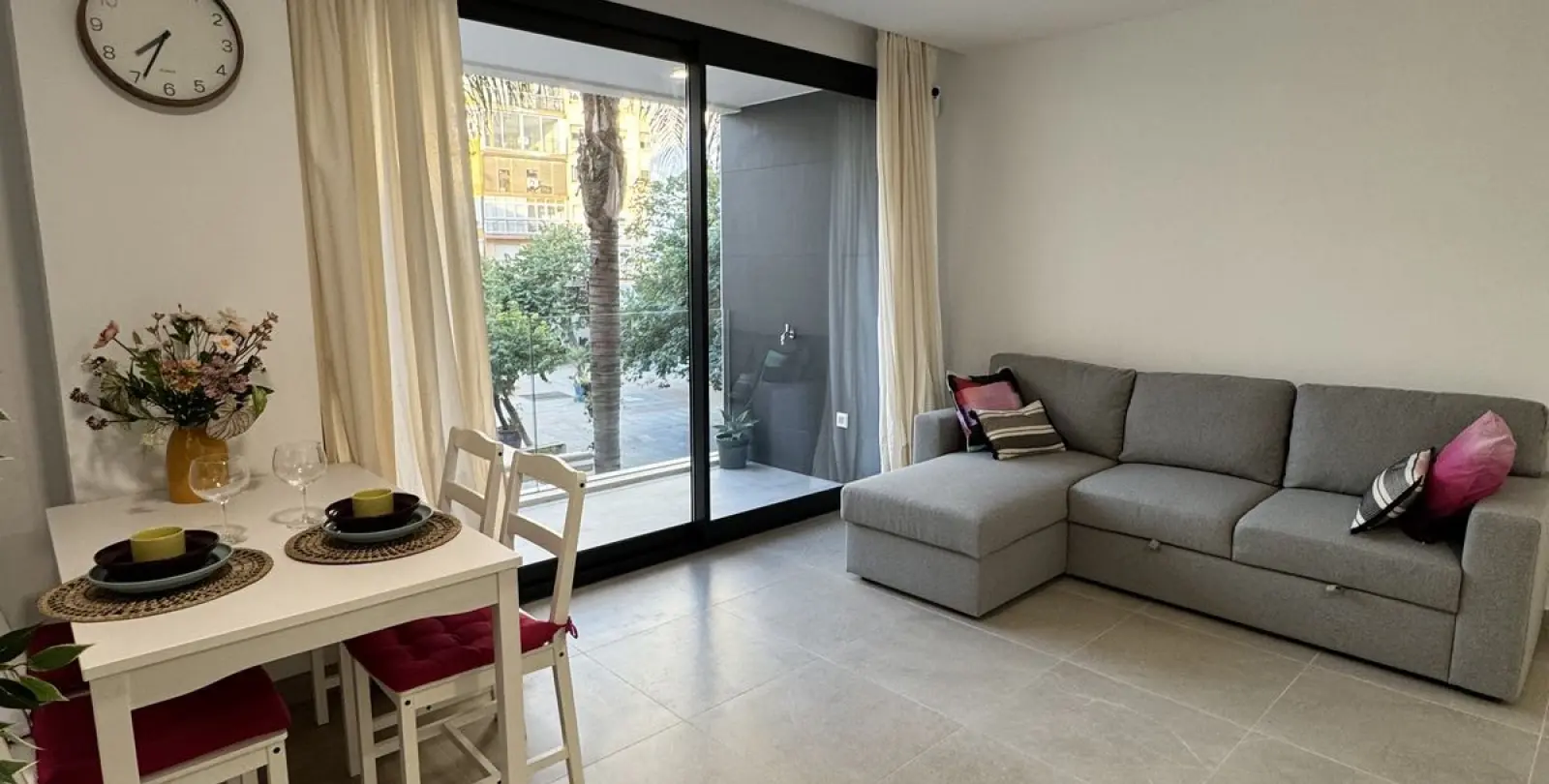 Venta de apartamento en planta media en Estepona 5