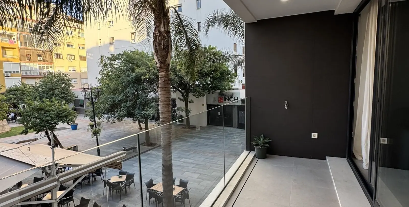 Venta de apartamento en planta media en Estepona 6