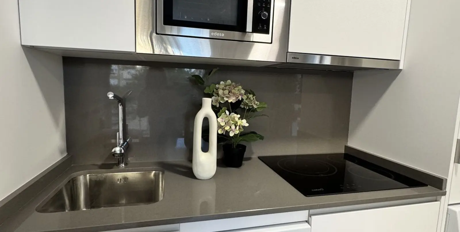 Venta de apartamento en planta media en Estepona 14