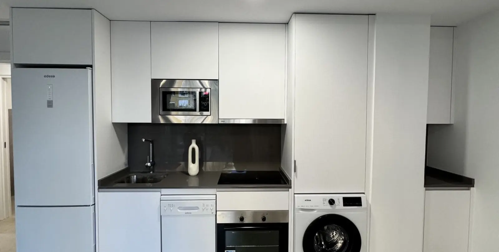 Venta de apartamento en planta media en Estepona 15