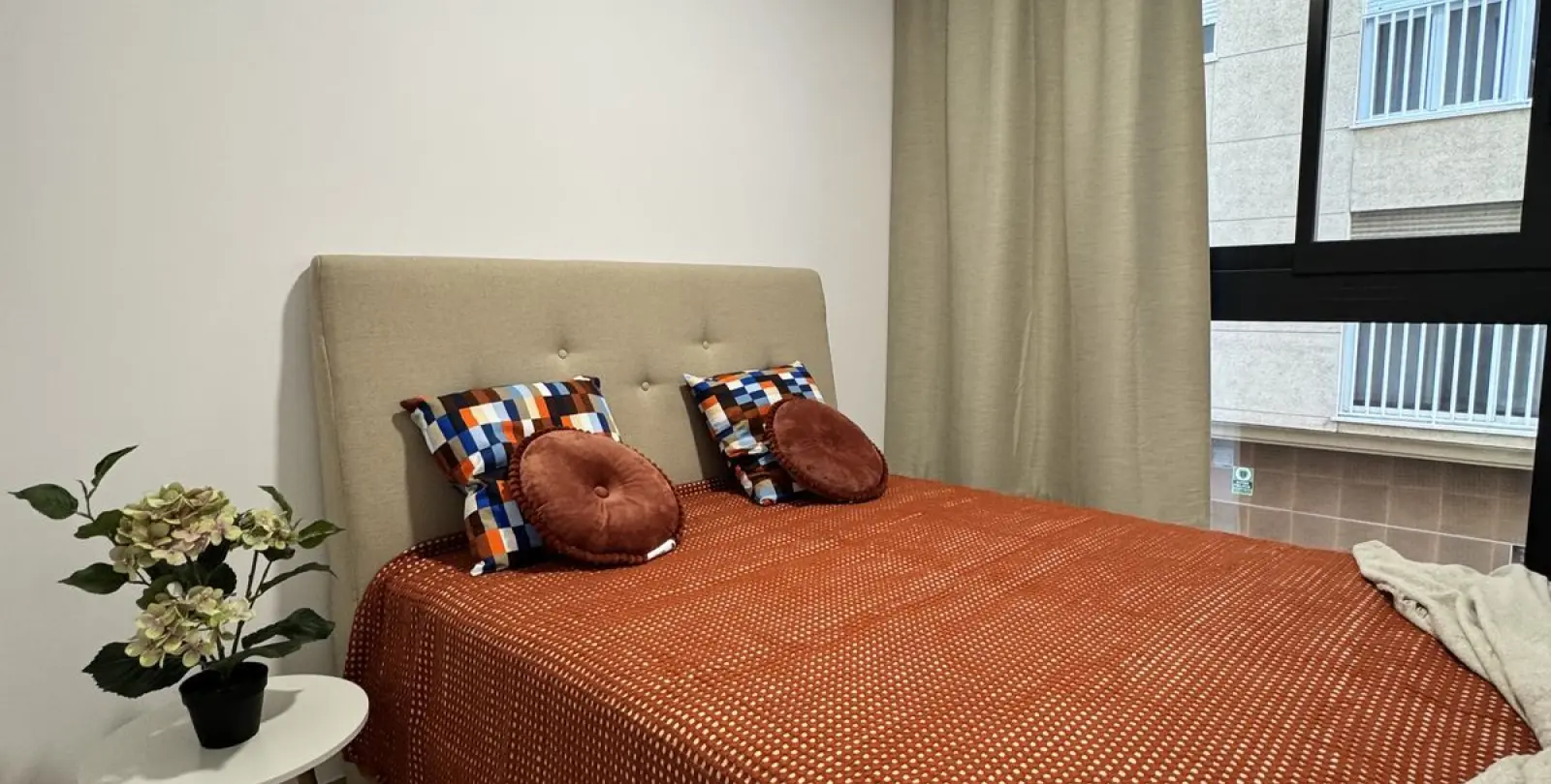 Venta de apartamento en planta media en Estepona 19