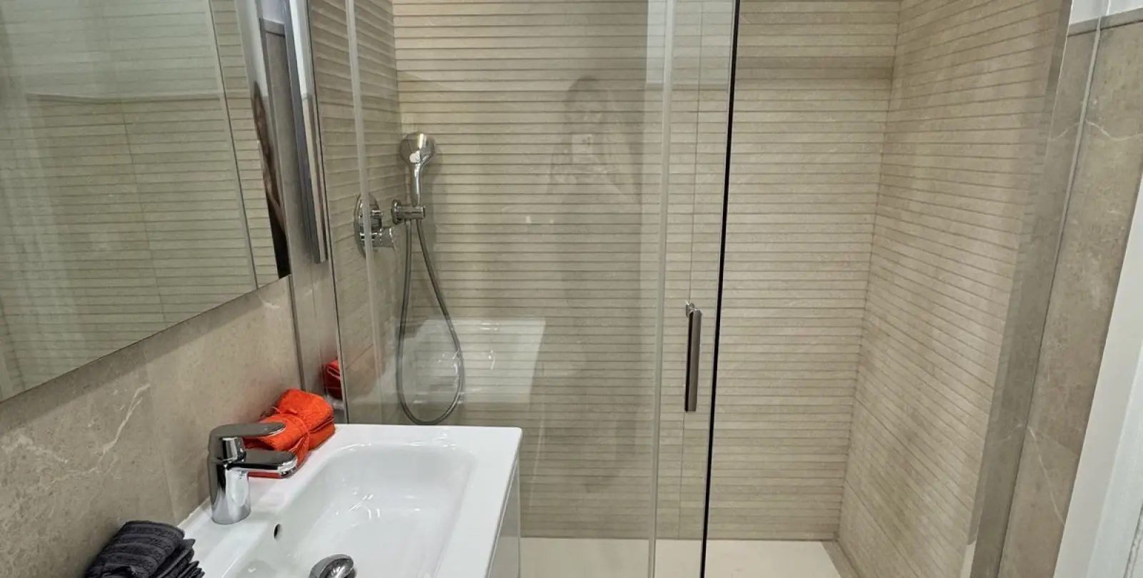 Venta de apartamento en planta media en Estepona 20