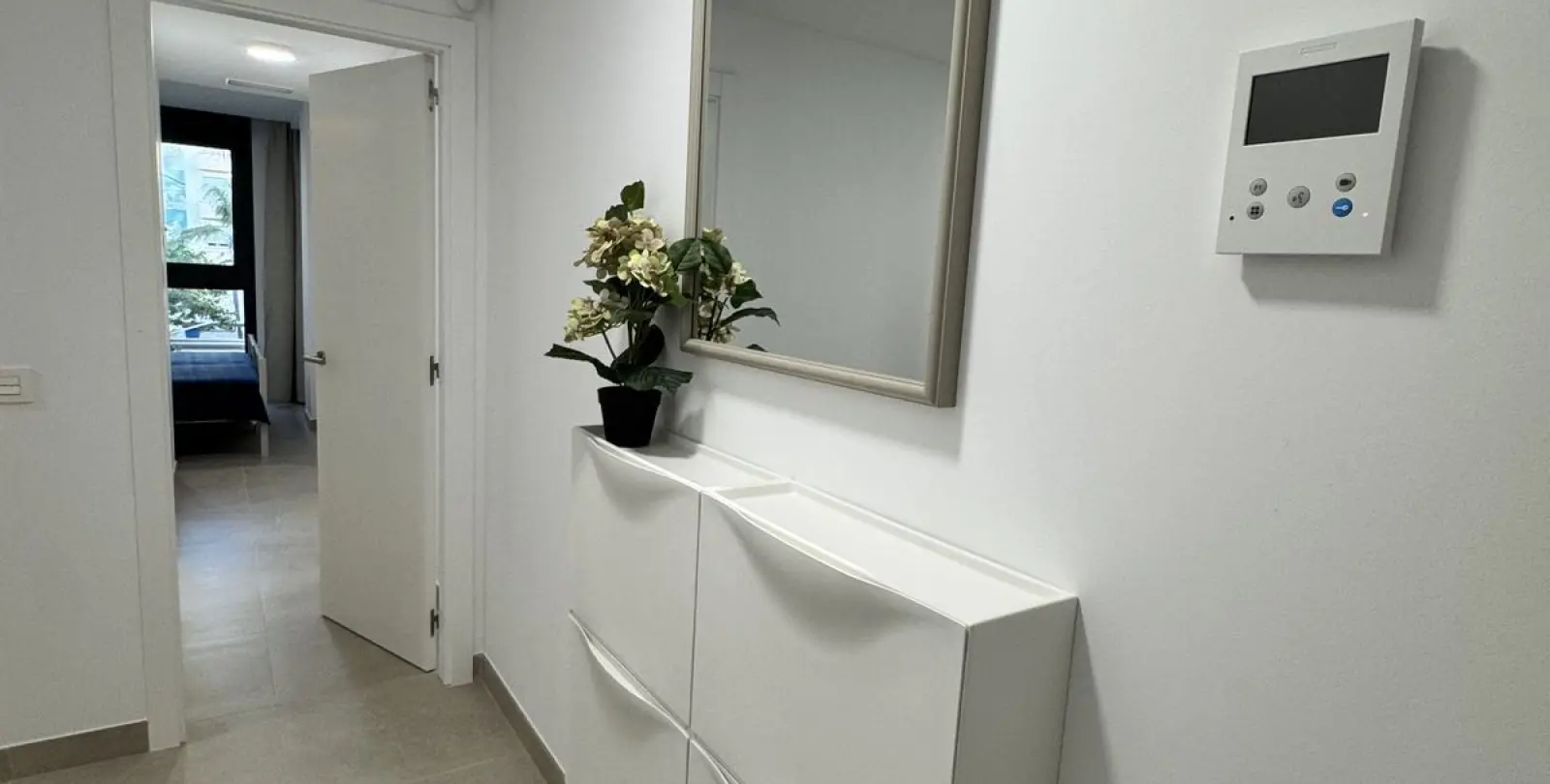 Venta de apartamento en planta media en Estepona 24