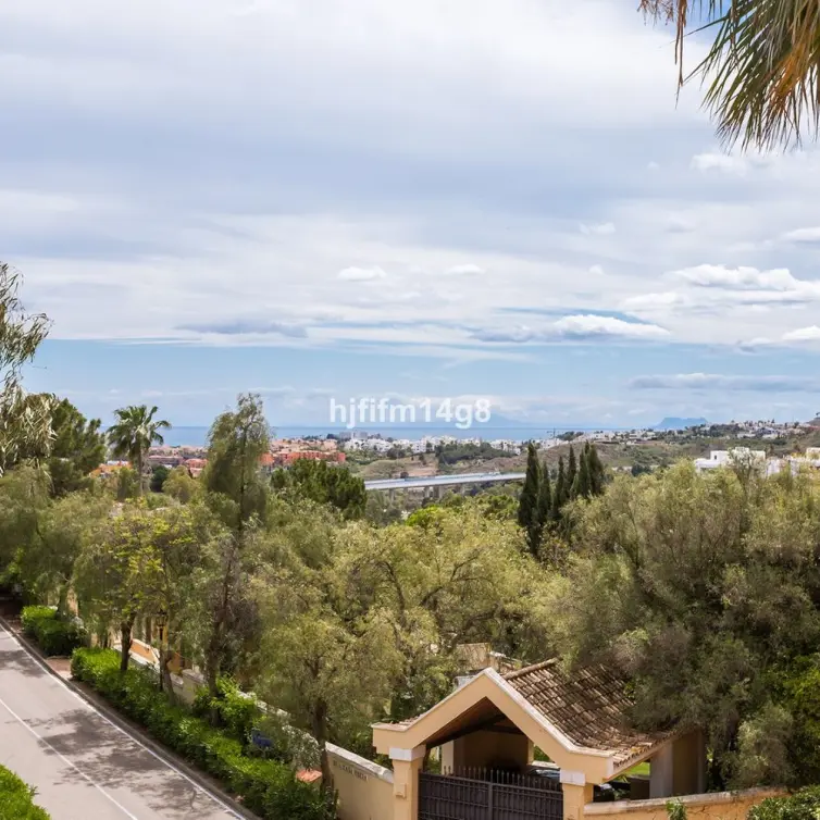 Venta de apartamento en planta media en Benahavís