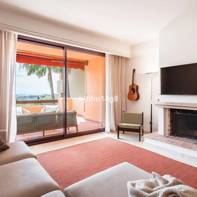Venta de apartamento en planta media en Benahavís