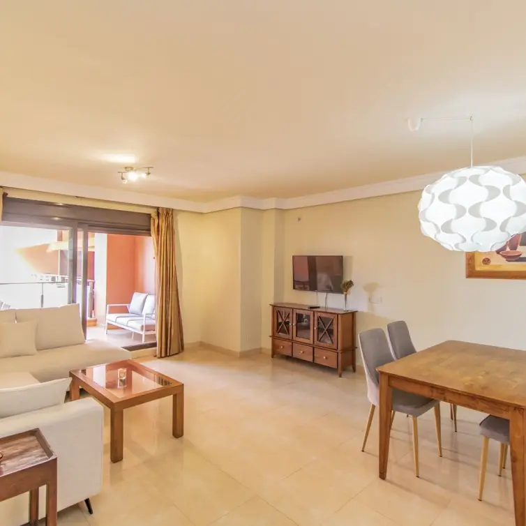 Venta de apartamento en planta media en New Golden Mile