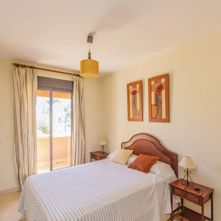 Venta de apartamento en planta media en New Golden Mile