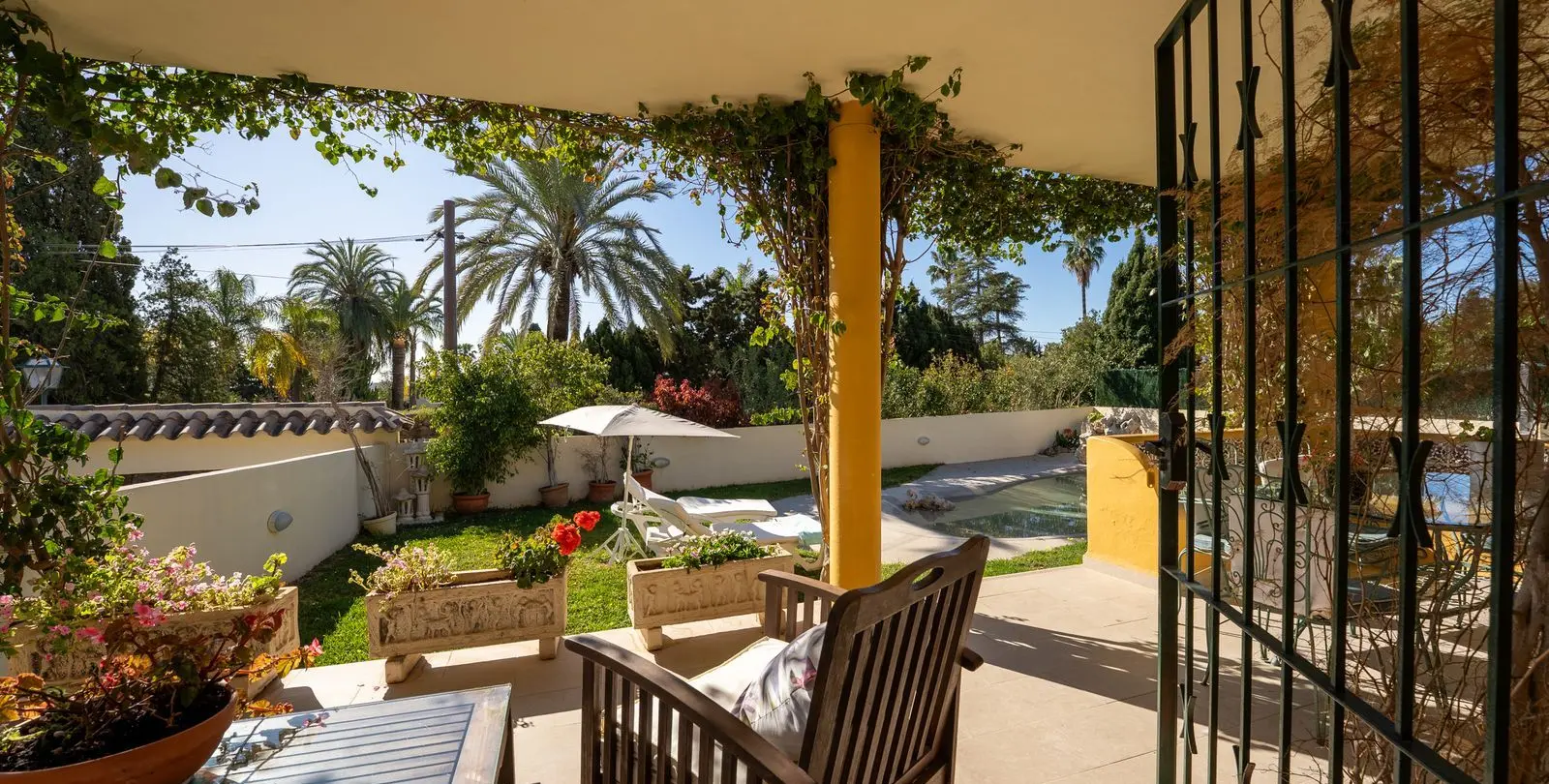 Sale of detached villa in El Paraiso 2