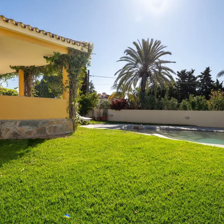 Venta de villa independiente en El Paraiso