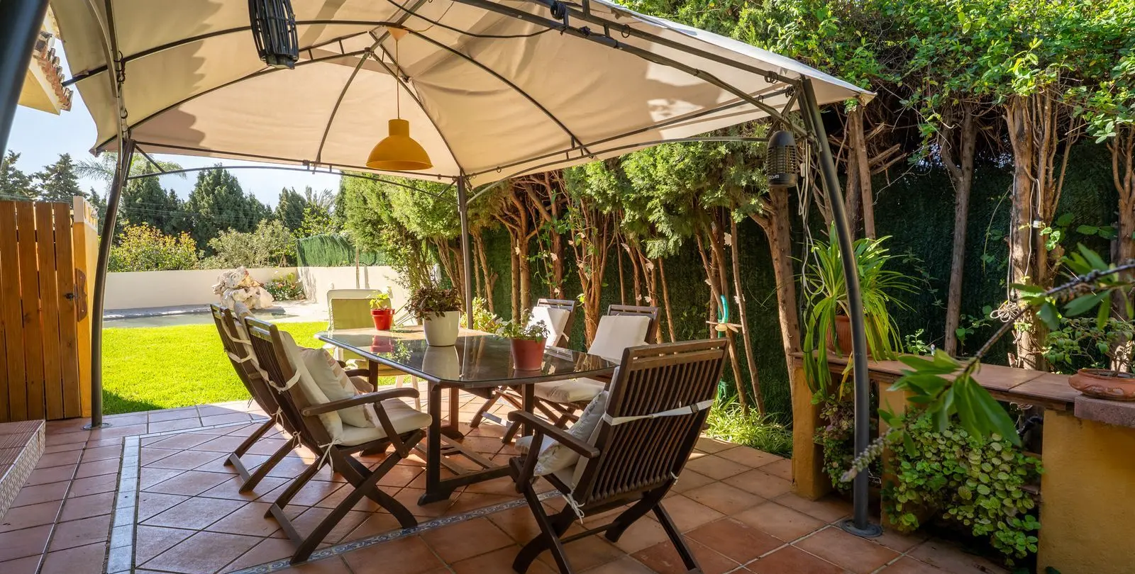 Sale of detached villa in El Paraiso 7