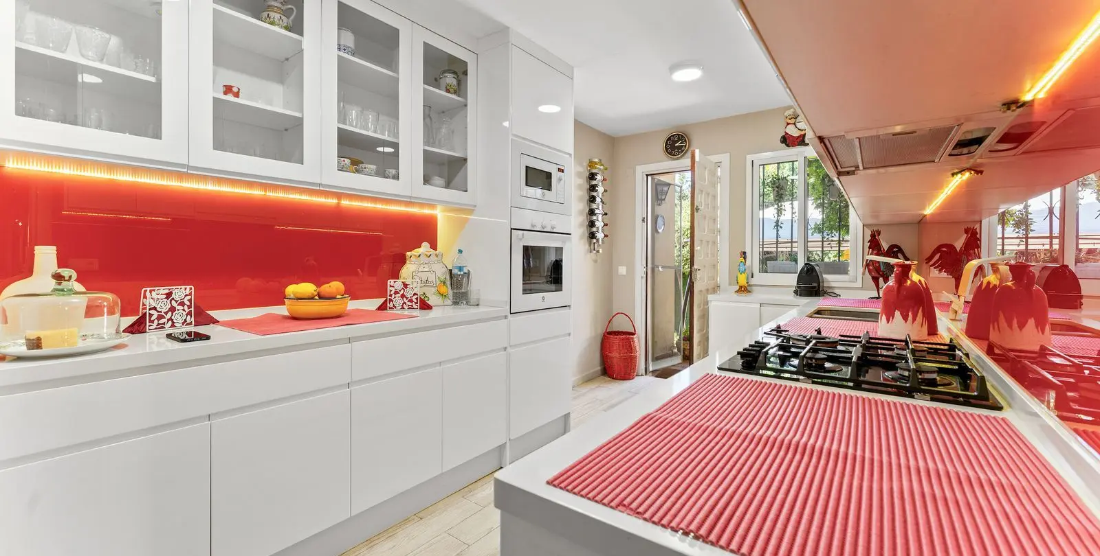 Sale of detached villa in El Paraiso 18