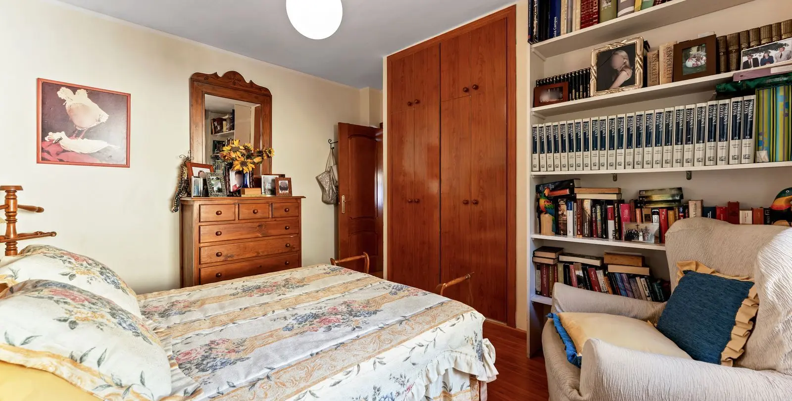 Sale of detached villa in El Paraiso 25