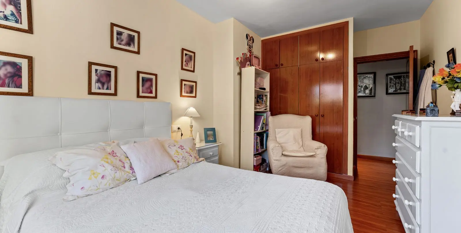 Sale of detached villa in El Paraiso 29