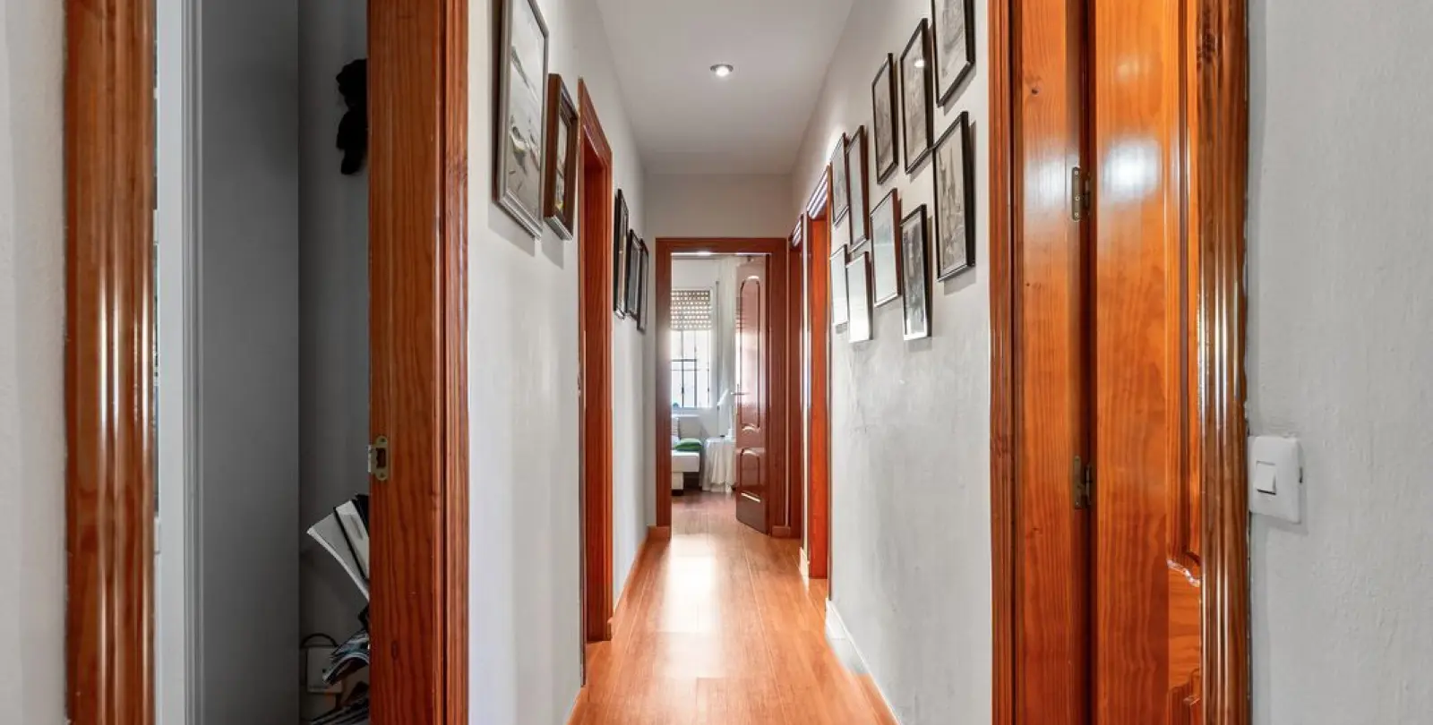 Sale of detached villa in El Paraiso 35