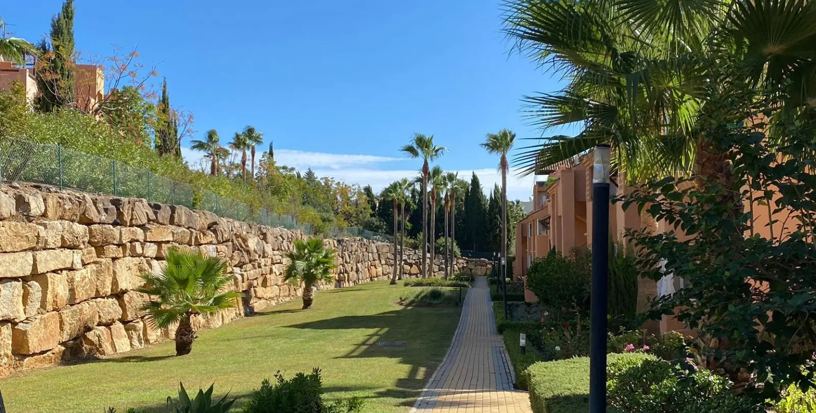 Sale of penthouse in Casares 4