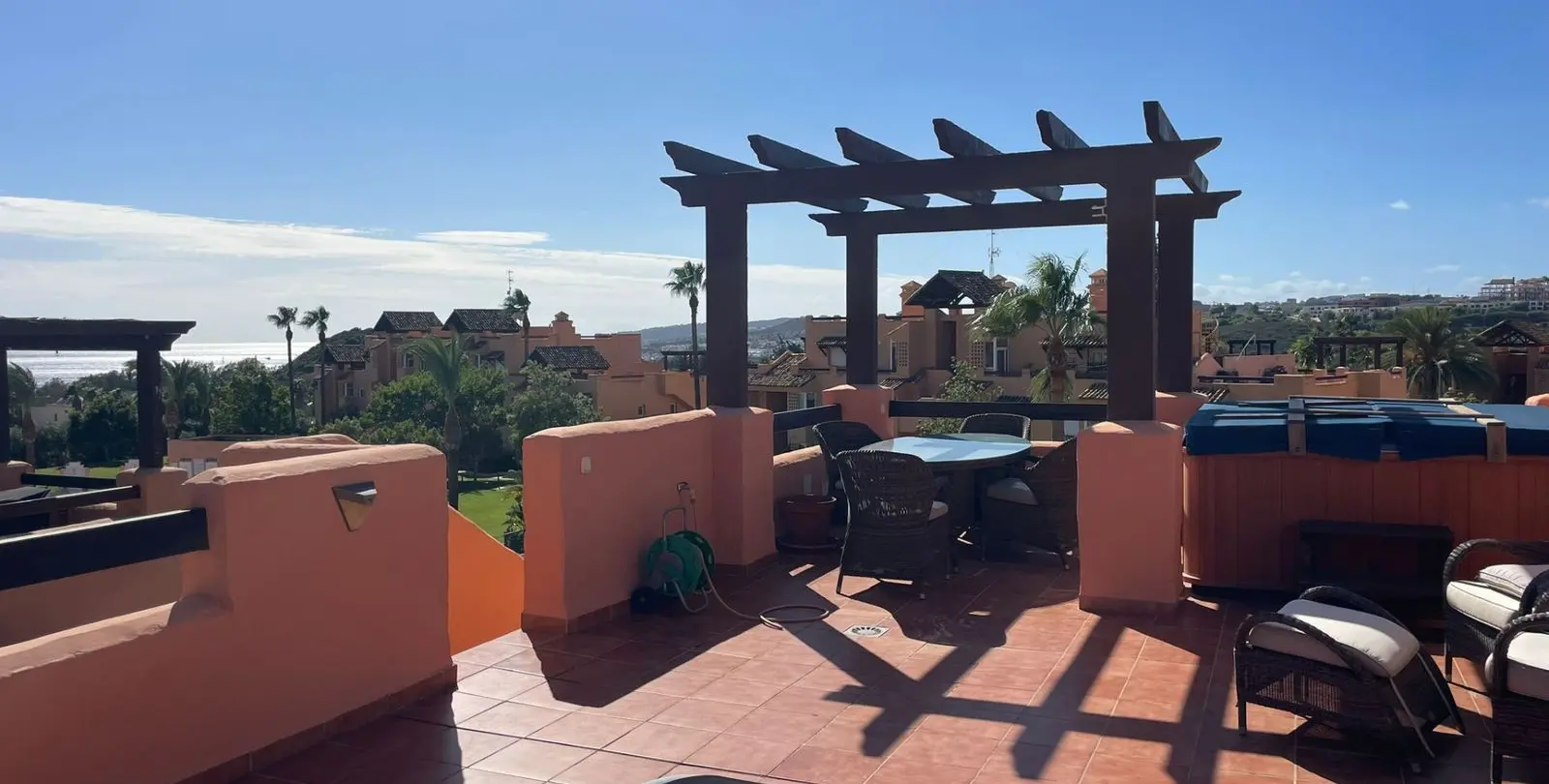 Sale of penthouse in Casares 16