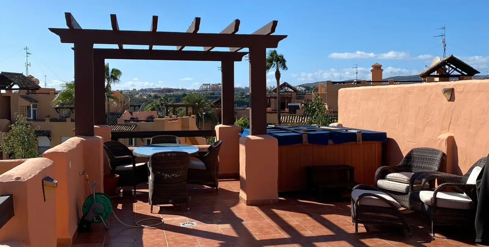 Sale of penthouse in Casares 17