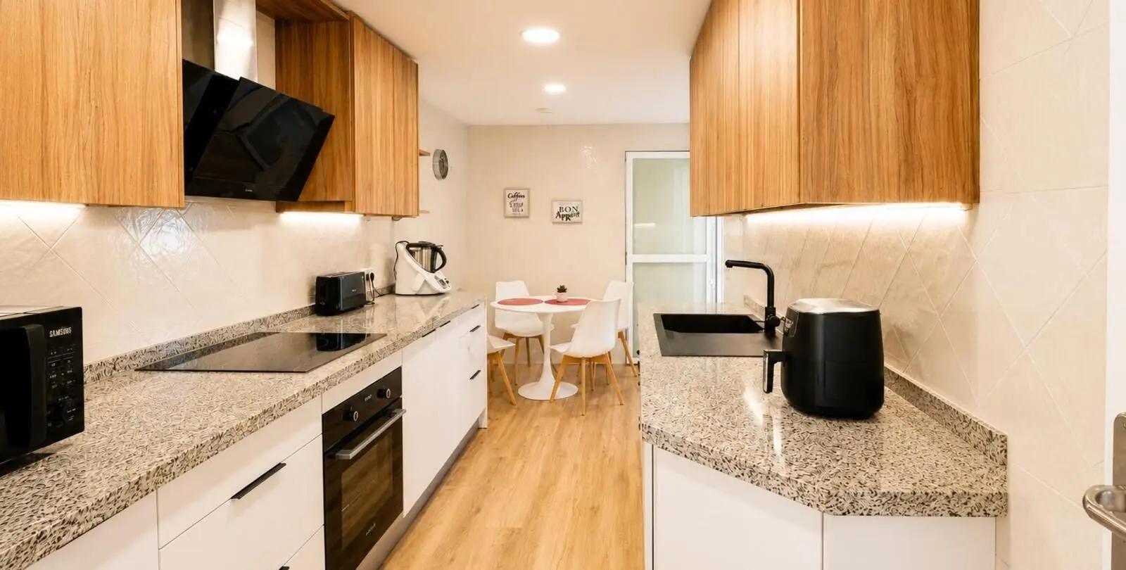 Продажа апартаментов на среднем этаже в Elviria 4