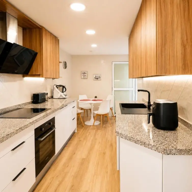 Продажа апартаментов на среднем этаже в Elviria