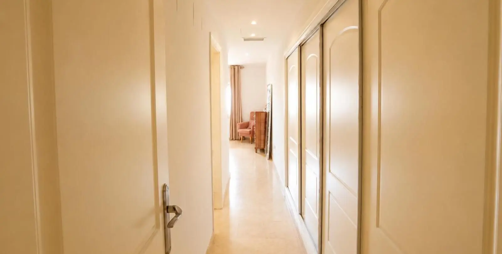 Продажа апартаментов на среднем этаже в Elviria 23