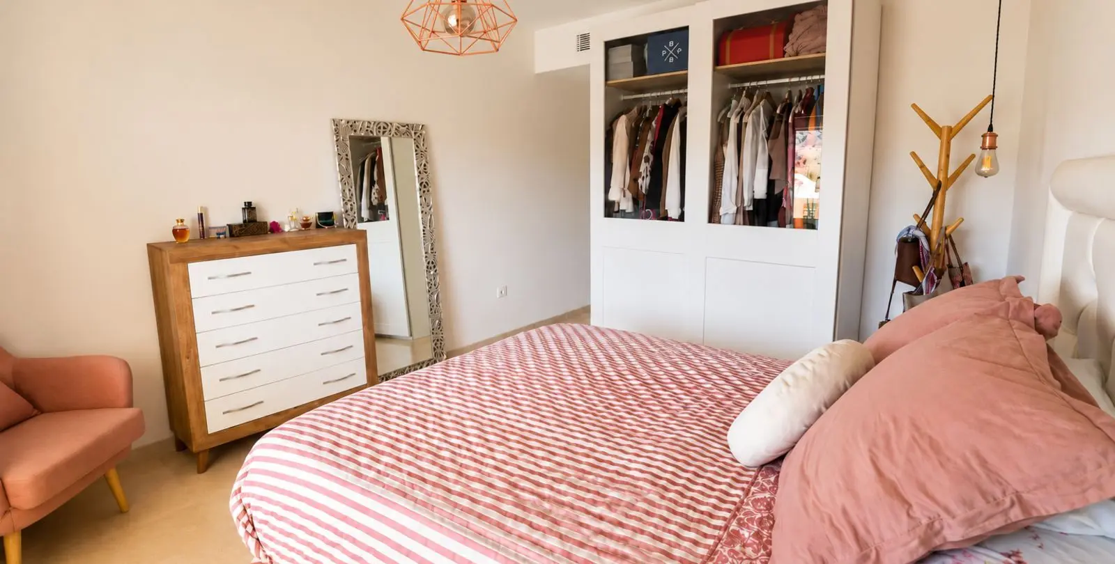 Продажа апартаментов на среднем этаже в Elviria 25
