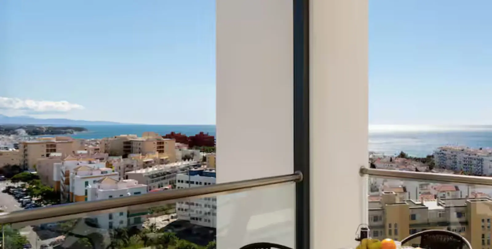 Venta de apartamento en planta media en Estepona 1