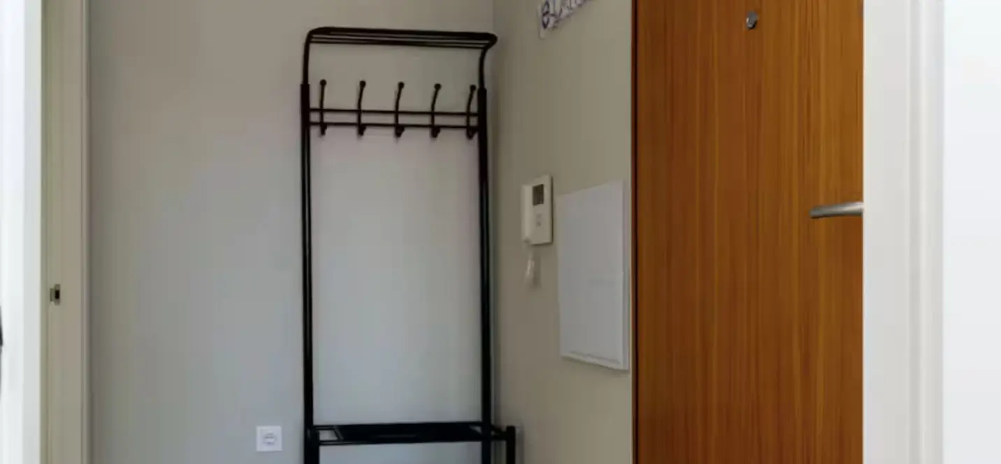 Venta de apartamento en planta media en Estepona 2