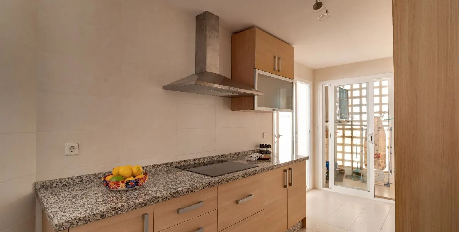 Venta de apartamento en planta media en La Mairena 4