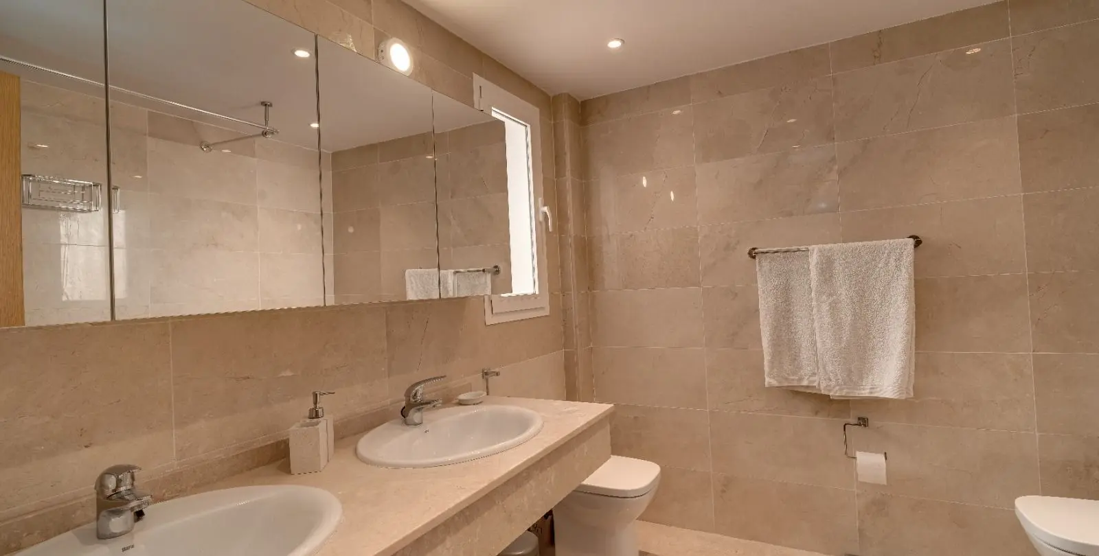 Venta de apartamento en planta media en La Mairena 11