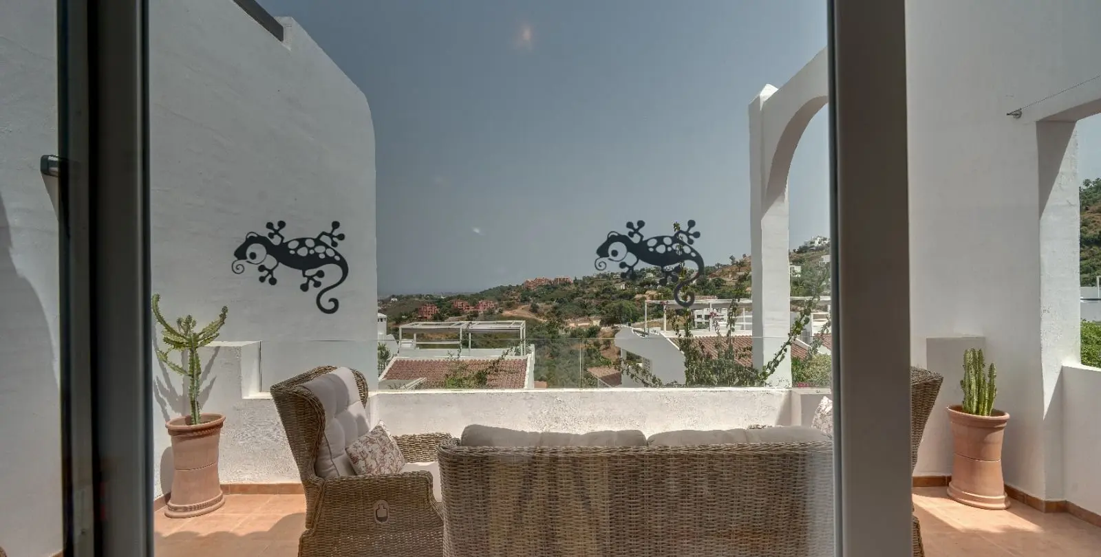 Venta de apartamento en planta media en La Mairena 13