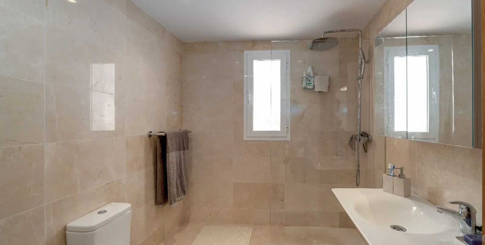 Venta de apartamento en planta media en La Mairena 14