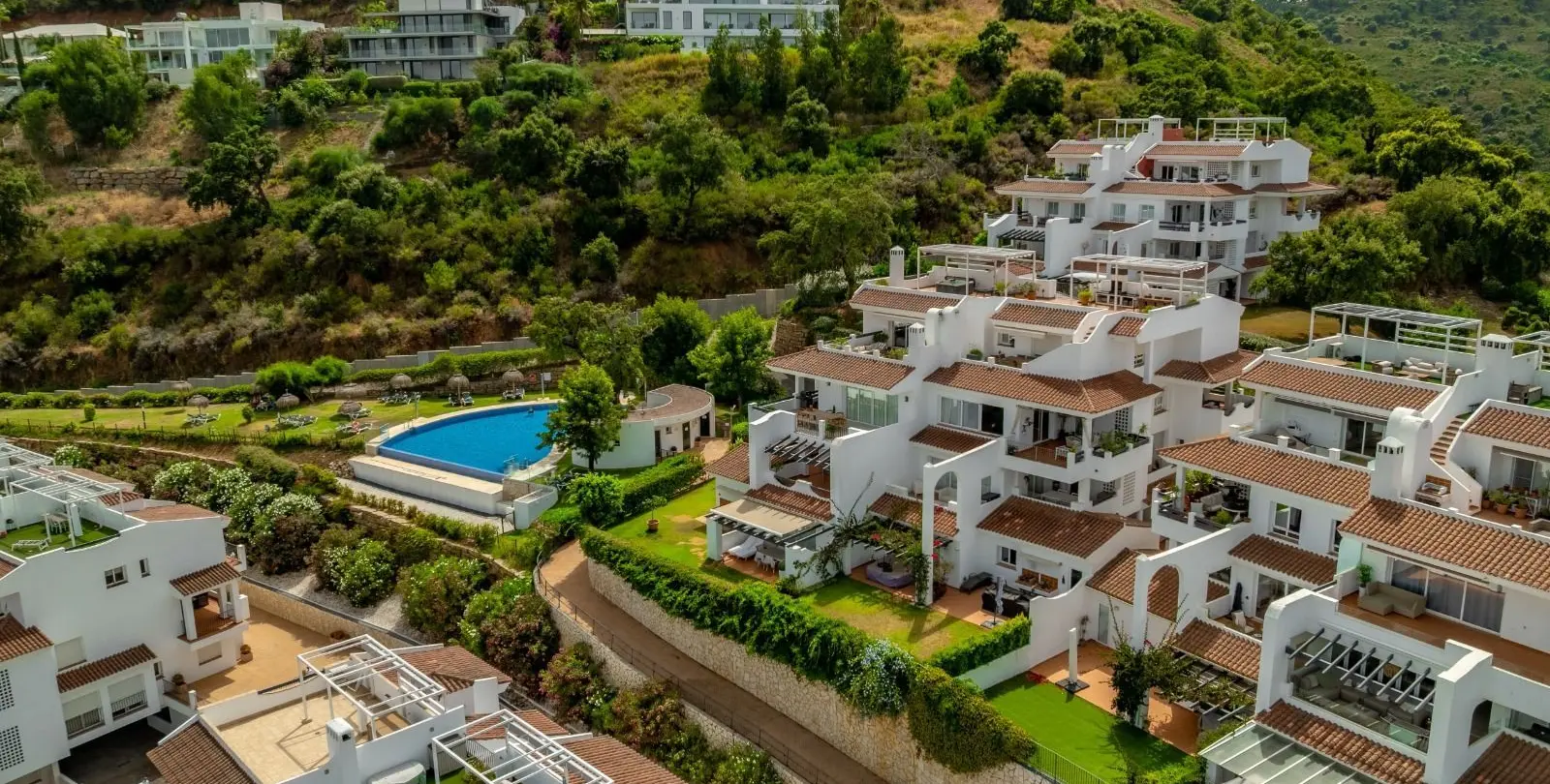 Venta de apartamento en planta media en La Mairena 26