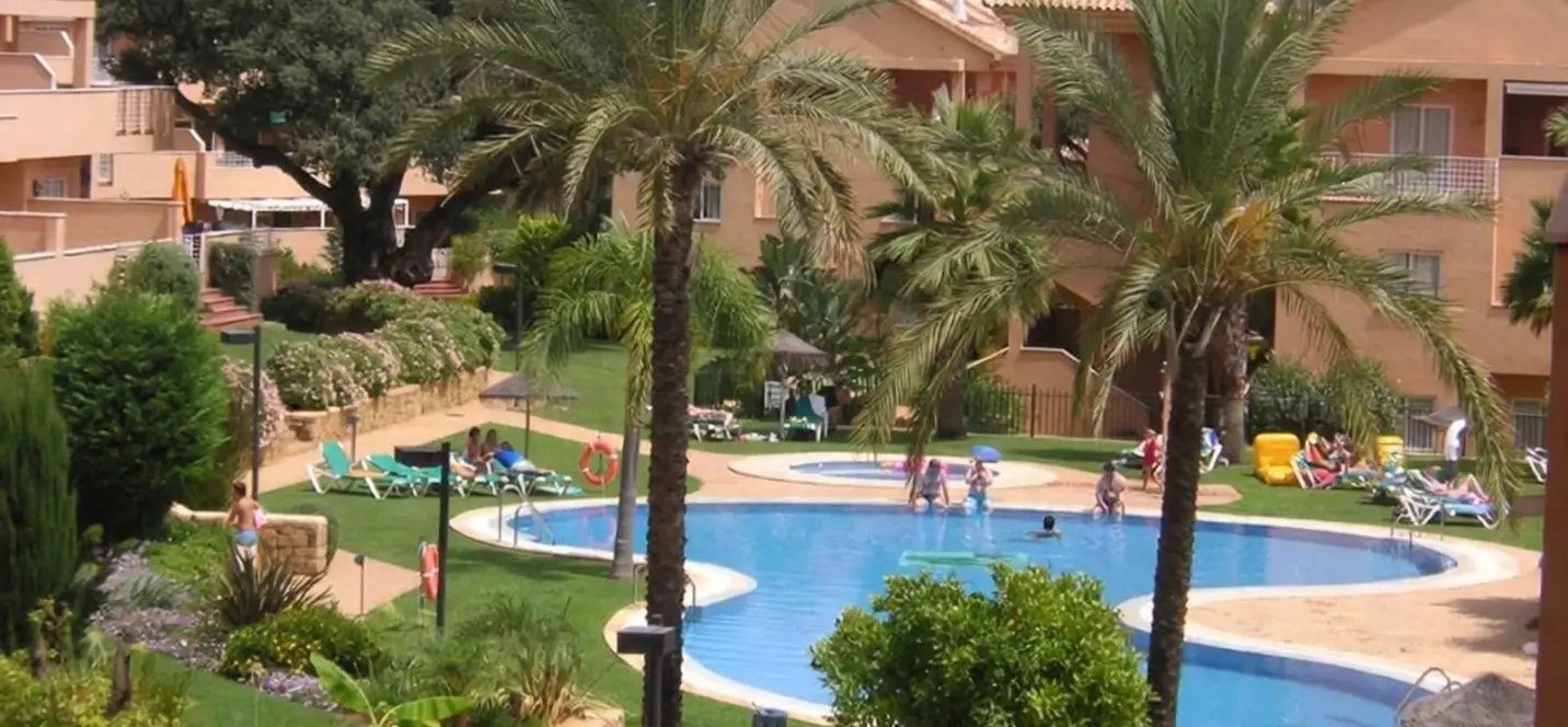 Venta de apartamento en planta baja en Elviria 0