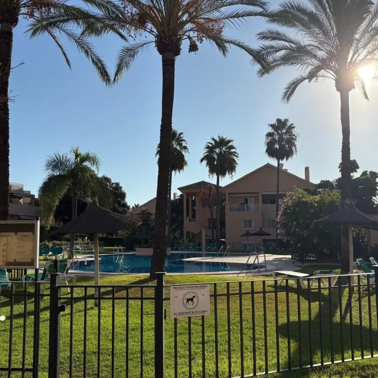 Venta de apartamento en planta baja en Elviria