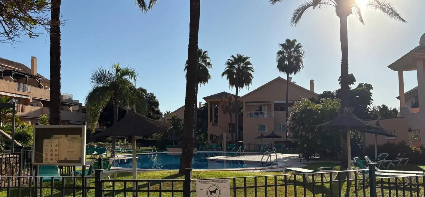 Venta de apartamento en planta baja en Elviria 2