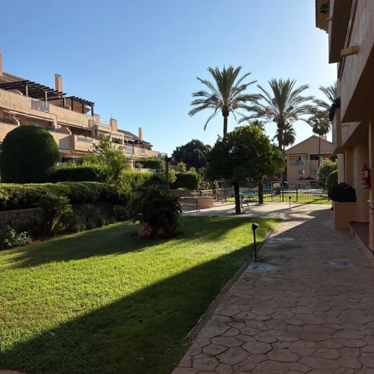 Venta de apartamento en planta baja en Elviria