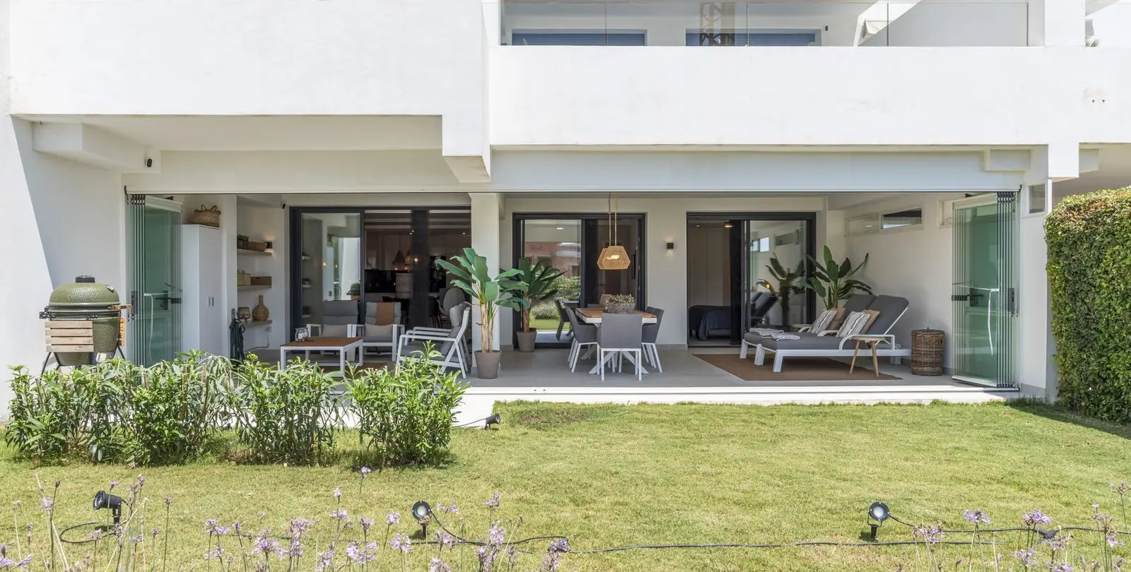 Venta de apartamento en planta baja en Estepona 2