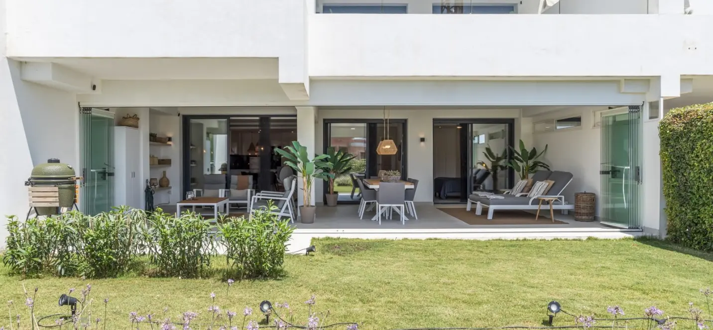 Venta de apartamento en planta baja en Estepona 1