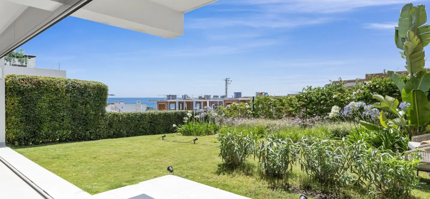 Venta de apartamento en planta baja en Estepona 3
