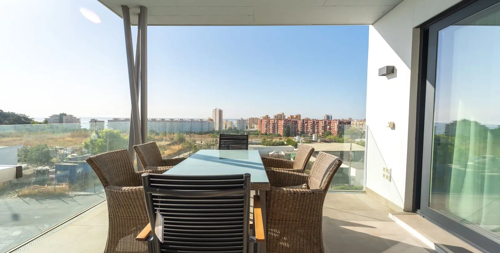 Venta de apartamento en planta media en Los Pacos 2